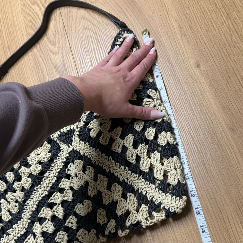 NWOT Wildflowers woven Hobo summer Bag in Black & Cream
Handmade shoulder purse - Picture 10 of 11